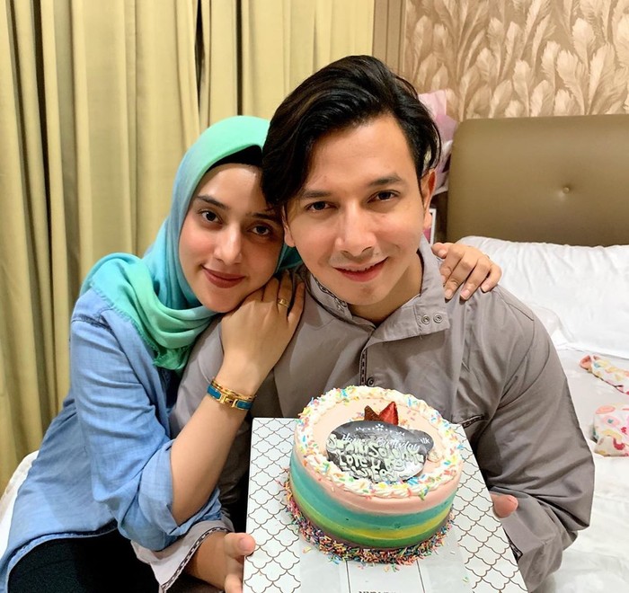 Manisnya Sonny Septian dan Fairuz Saat Kulineran Bersama Keluarga Manisnya Sonny Septian dan Fairuz Saat Kulineran Bersama Keluarga