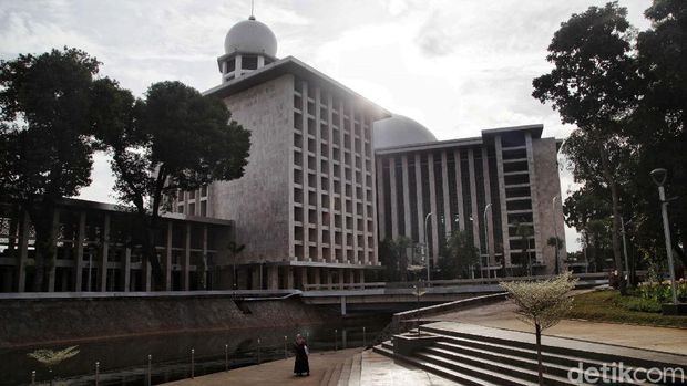 Renovasi Masjid Istiqlal telah rampung. Kini masjid kebanggaan Indonesia itu makin terlihat megah. Begini penampakannya.