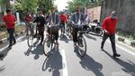 Momen Gibran-Teguh Gowes Onthel saat Daftar Pilkada Solo