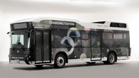 Sederhananya, sistem ini merupakan sebuah bus sel bahan bakar yang dapat membawa hidrogen dalam jumlah besar, perangkat pengisian baterai portabel, dan baterai portabel. Foto: Toyota