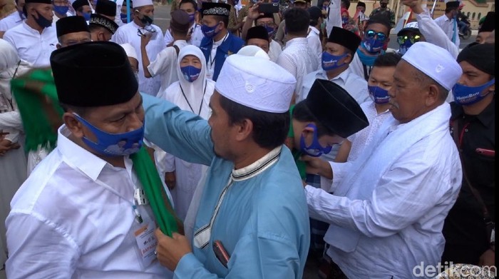 Pasangan Harno-Bayu di Pilkada Rembang, saat mendaftar ke KPU
