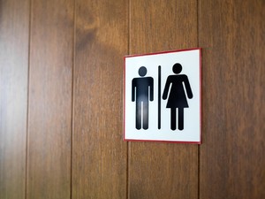 Kacau! 5 Pasangan Ini Tertangkap Mesum di Dalam Restoran