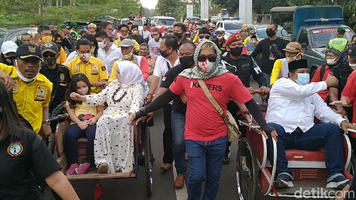 Pasangan Laila Fadia Elfouz Rafiq dan pasangannya Riswadi resmi daftar Pilkada Pekalongan 2020