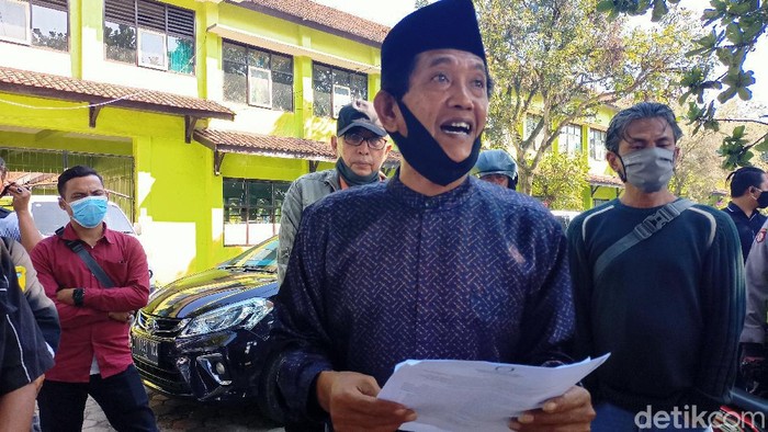 Pendaftaran di KPU Bandung diwarnai protes dari bapaslon perseorangan