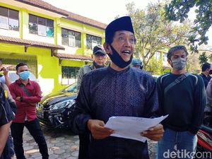 Pendaftaran di KPU Bandung Diwarnai Protes dari Bapaslon Perseorangan