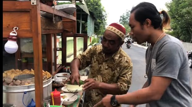 penjual bakso suka bercanda
