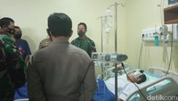 Selain korban dari pihak kepolisian, 6 warga sipil juga ikut menjadi korban imbas penyerangan Polsek Ciracas. Kabid Humas Polda Metro Jaya Kombes Yusri Yunus mengatakan 6 orang tersebut saat ini telah menjalani perawatan. Salah satu korban adalah kru sebuah televisi swasta. Jehan/detikcom  