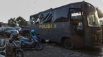 Melihat Lagi Foto Penyerangan Polsek Ciracas yang Dipicu Sebaran Hoax