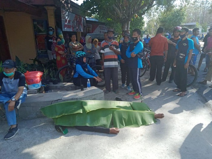 Seorang pria di Ponorogo meninggal saat gowes atau bersepeda bersama teman-temannya di Jalan Raya Mlarak-Suren.
