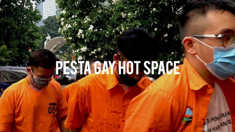 Polda Metro Jaya mengungkap pesta gay di kawasan Kuningan, Jakarta Selatan. Total ada 9 orang ditetapkan sebagai tersangka dan 47 lainnya sebagai saksi.