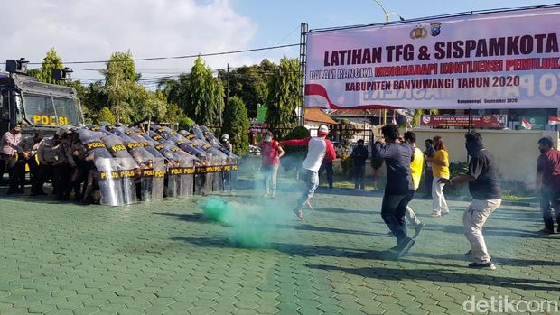 Polisi Banyuwangi Gelar Simulasi di Pilbup 2020
