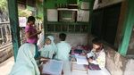 Potret Semangat Anak-anak Pejompongan Belajar di Pos Ronda