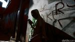 Potret Semangat Anak-anak Pejompongan Belajar di Pos Ronda