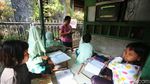 Potret Semangat Anak-anak Pejompongan Belajar di Pos Ronda