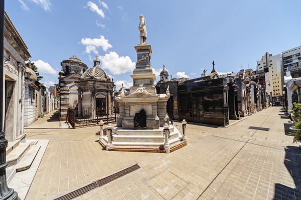 Kuburan-kuburan di tempat ini bukan tanah petakan tapi bangunan megah bergaya neo-gotik. (Getty Images/iStockphoto) Kuburan-kuburan di tempat ini bukan tanah petakan tapi bangunan megah bergaya neo-gotik. (Getty Images/iStockphoto)