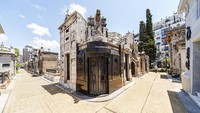 Ada 6.400 bangunan makam megah yang bisa kamu kelilingi di sana. (Getty Images/iStockphoto)