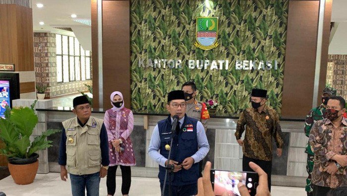 Ridwan Kamil di Kantor Bupati Bekasi (Antara)