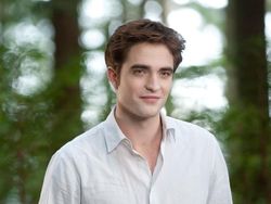 Potret Robert Pattinson, Pria Terganteng Sedunia Menurut Sains