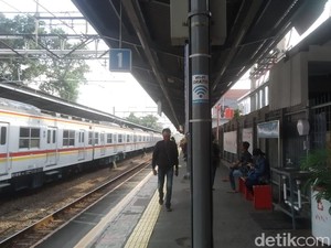 Tips dr Reisa Agar Aman Naik KRL saat Pandemi Covid-19