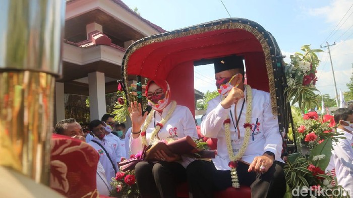 Sri Sumarni-Bambang Pujiyanto mendaftar Pilkada Grobogan, Jumat (4/9/2020).