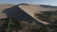 Menurut beberapa sumber, oasis ini sudah berumur lebih dari 2000 tahun dan sampai sekarang danaunya tidak pernah kering. Konon tempat ini sudah menjadi tempat wisata yang terkenal sejak zaman Dinasti Han.  