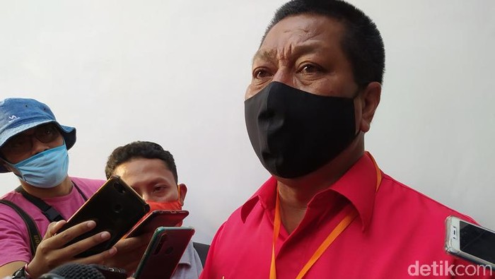 Wali Kota Magelang dua periode, Sigit Widyonindito, mengantar anaknya daftar Pilwalkot Magelang, Jumat (4/9/2020).