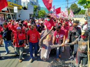 Naik Banteng, Whisnu Antar Eri-Armuji Daftar ke KPU Surabaya