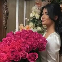 Zaurbek yang seharusnya mewakili Rusia di Olimpiade 2020 namun tertunda karena Corona, langsung mengamuk saat mengetahui video panas Madina yang viral itu. Dia juga baru mengetahui tuduhan yang menyebut Madina selingkuhan miliuner. Pegulat 24 tahun itu dikabarkan langsung menarik rambut Madina. Dia mengonfirmasi pada Madina kebenaran dari video dan tudingan pelakor tersebut dengan sambil marah-marah. Foto: Instagram