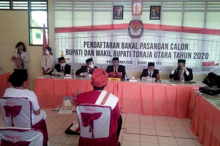 3 Paslon Bakal Bersaing di Pilkada Toraja Utara Pendaftaran Bakal Pasangan Calon (Paslon) Bupati dan Wakil Bupati Toraja Utara, Pilkada serentak 2020 mulai dibuka oleh Komisi Pemilihan Umum (KPU) Daerah, Toraja Utara.