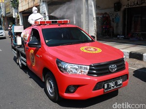 BIN Lakukan Penyemprotan Dinsifekatan di Masjid Raya dan Jalan Protokol Bandung