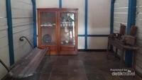 Peralatan sehari-hari yang digunakan oleh para tawanan kamp konsentrasi Boven Digoel.