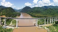 Jalurnya dibangun melewati gunung dan lembah. Foto: Dok. Pan Longzhu/Xinhua