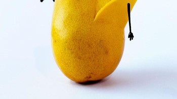 Ups tangaku terlupas. Foto: Instagram/albertoarni