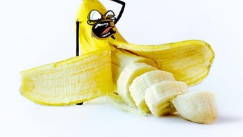 Ia membuat karya doodle unik dan lucu dari buah-buahan. Foto: Instagram/albertoarni