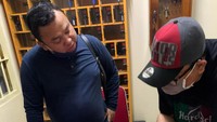 Donny ditangkap lantaran beberapa kali mangkir dari panggilan eksekusi jaksa terkait vonis perkara penipuan.