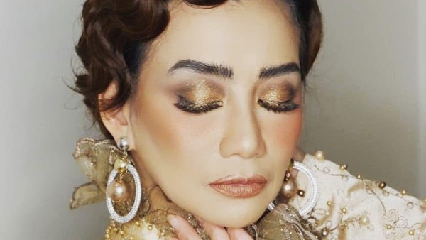 8 Foto Gaya Glamor Reza Artamevia yang Ditangkap Terkait Kasus Narkoba