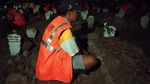 Pelanggar Protokol Kesehatan Dihukum Ngaji di Makam Pasien COVID-19