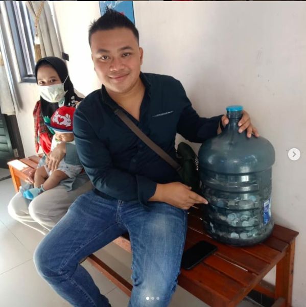 Ibu siti belimotor pakai uang Rp 1.000