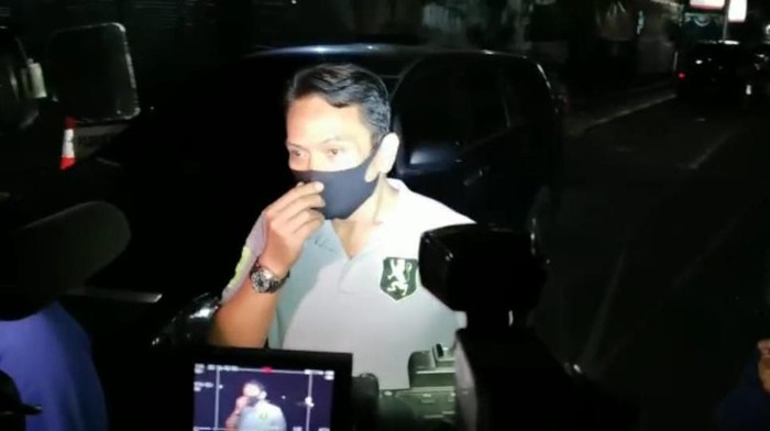 Keluarga menjenguk Reza Artamevia di Polda Metro Jaya