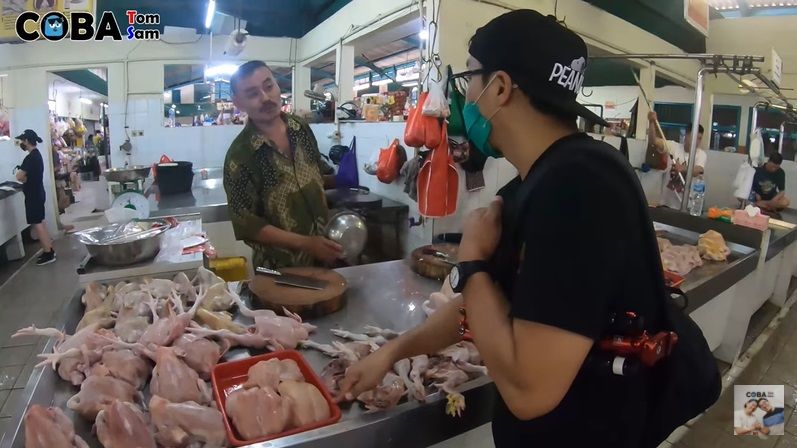 Keseruan Blusukan Korea di Pasar Indonesia Menemukan Sayur 