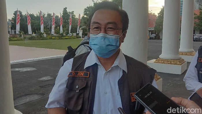 Ketua Gugus Kuratif Percepatan Penanganan COVID-19 Jatim, dr Joni Wahyuhadi