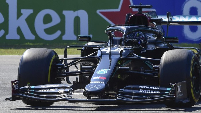 Mercedes driver Lewis Hamilton of Britain steers his car during the qualifying session for Sundays Italian Formula One Grand Prix, at the Monza racetrack in Monza, Italy, Saturday, Sept. 5, 2020. (Jennifer Lorenzini, Pool via AP)