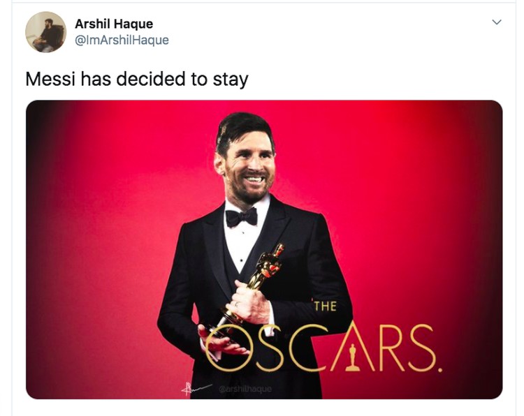 Messi bertahan Messi bertahan