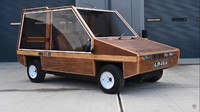 Ada bagian yang tentunya tidak terbuat dari kayu seperti bagian bawah yang menggunakan fiberglass seperti subframe depan dan belakang dari Mini. Foto: autoevolution