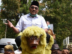 Sosialisasi 4 Pilar di Cianjur, Wakil Ketua MPR Diarak Pakai Sisingaan