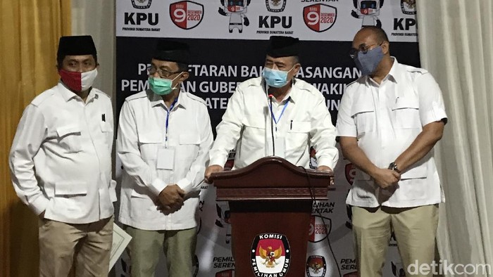 Nasrul Abit-Indra Catri mendaftar ke KPU Sumbar