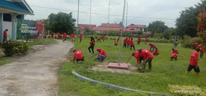 Padat karya tunai di Dumai oleh Kemenhub