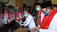 Siti Nur Azizah-Ruhamaben melakukan pendaftaran Pilkada Tangsel dengan didampingi partai perwakilan pendukung.