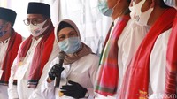 Pilkada Tangsel dipastikan akan diikuti oleh tiga pasangan. Pertama adalah pasangan Azizah-Ruhamaben, kedua adalah Muhamad-Rahayu Saraswati, dan ketiga Benyamin Davnie-Pilar Saga.