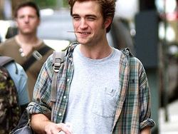 Potret Robert Pattinson, Pria Terganteng Sedunia Menurut Sains